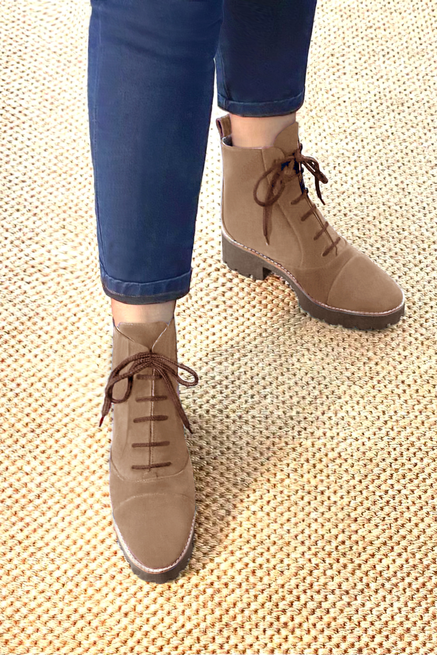 Biscuit beige women's ankle boots with laces at the front. Round toe. Low rubber soles. Worn view - Florence KOOIJMAN